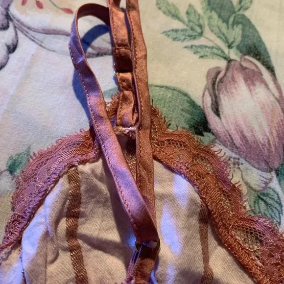 Victoria Secret Women’s Sleepwear Top Size Medium - Picture 3 of 7